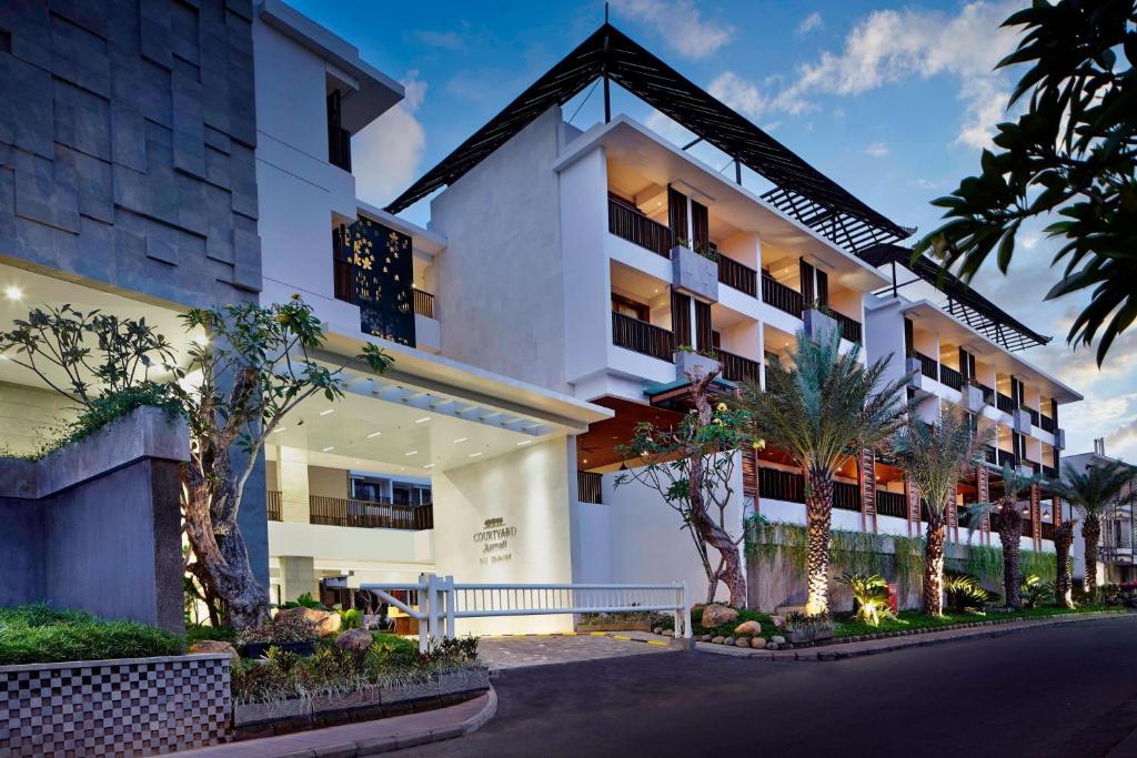 Courtyard Bali Seminyak Resort Hotel