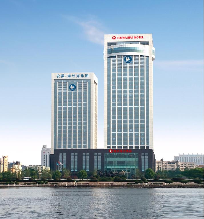 HaiWaiHai Crown Hotel