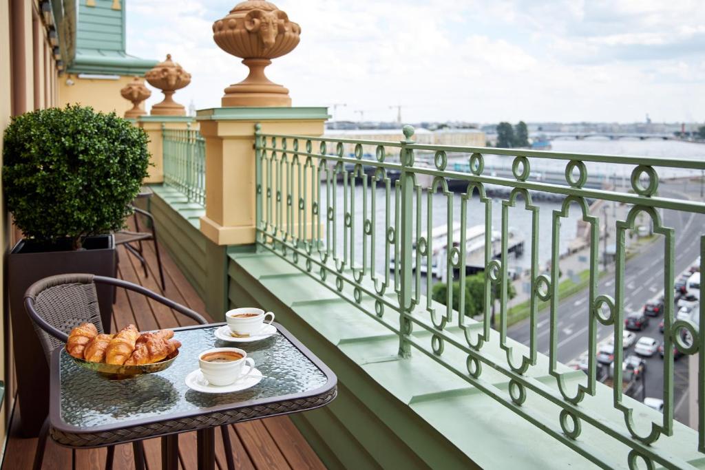 River Palace Hotel